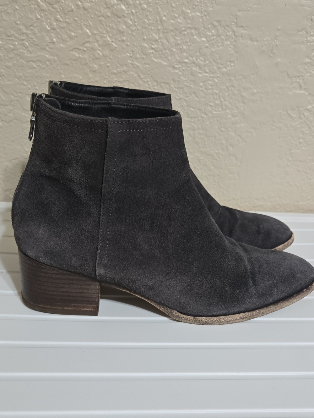 rag & bone Wesley Dark Gray Suede Ankle Booties with Stacked Heel Size 39.5